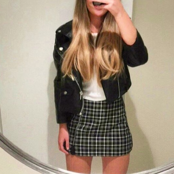 Zara Dresses & Skirts - BLACK & WHITE ZARA PLAID MINI SKIRT